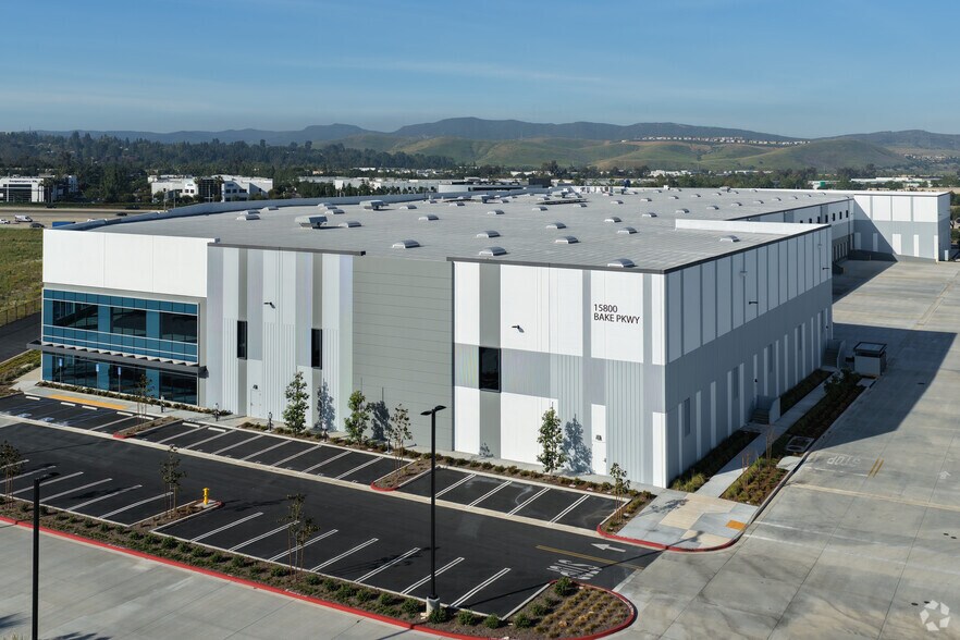 15800 Bake Pky, Irvine, CA à vendre - Photo principale – Image 1 sur 11