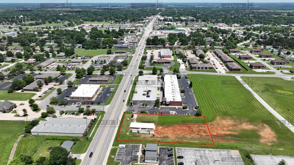 Mt Vernon St, Nixa, MO à louer - Photo de l’immeuble – Image 3 sur 3