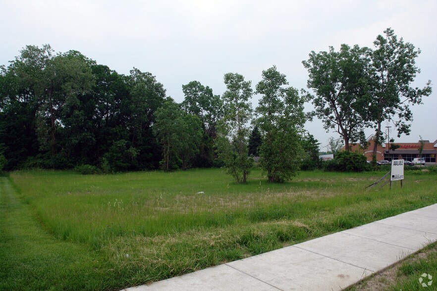 43260 Van Dyke Ave, Sterling Heights, MI à vendre - Photo de l’immeuble – Image 2 sur 6