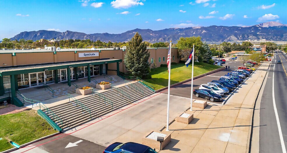 2221 E Bijou St, Colorado Springs, CO à louer - Photo de l’immeuble – Image 2 sur 14