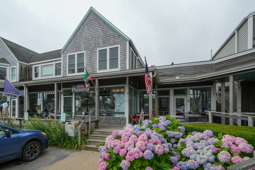 79 Beach Rd, Vineyard Haven, MA à vendre - Photo de l’immeuble – Image 1 sur 9