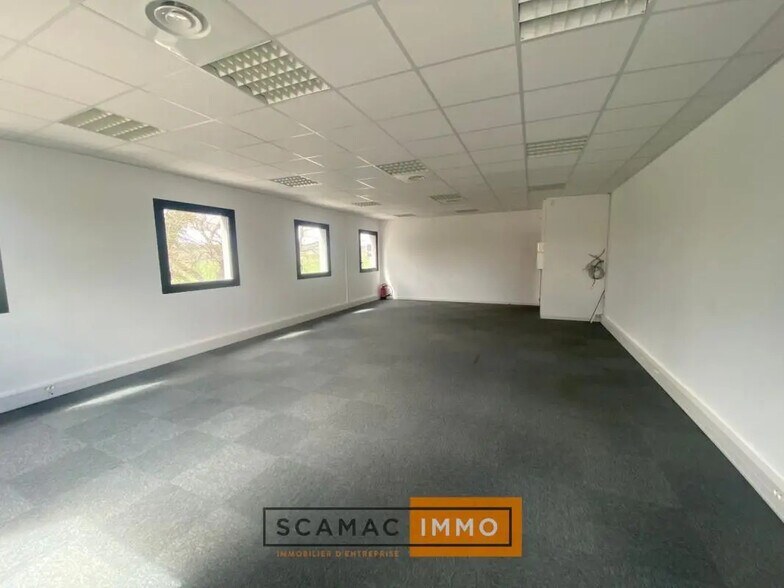 Bureau dans Éguilles à louer - Photo de l’immeuble – Image 2 sur 4