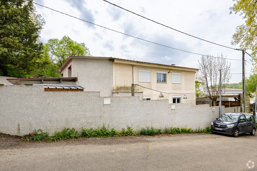 115 Chemin De Pressin, Saint-Genis-Laval à vendre - Photo principale – Image 1 sur 2