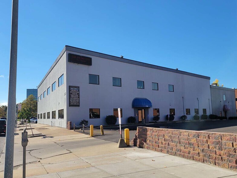 1709 Spielbusch Ave, Toledo, OH à louer - Photo de l’immeuble – Image 2 sur 8