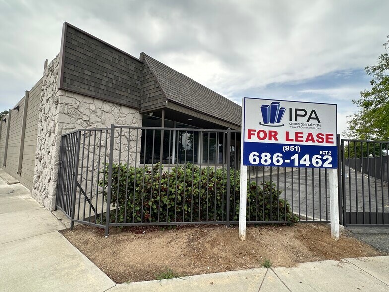 3881 Van Buren Blvd, Riverside, CA à louer - Photo de l’immeuble – Image 1 sur 8