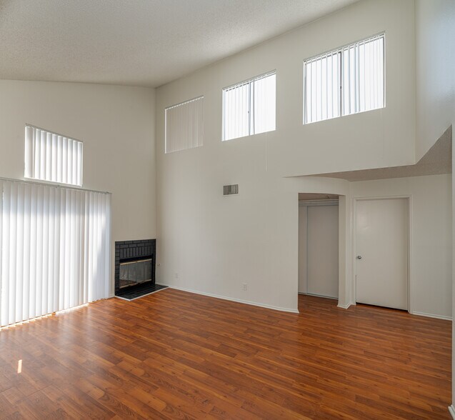 6825 Haskell Ave, Van Nuys, CA à vendre - Photo de l’immeuble – Image 3 sur 7