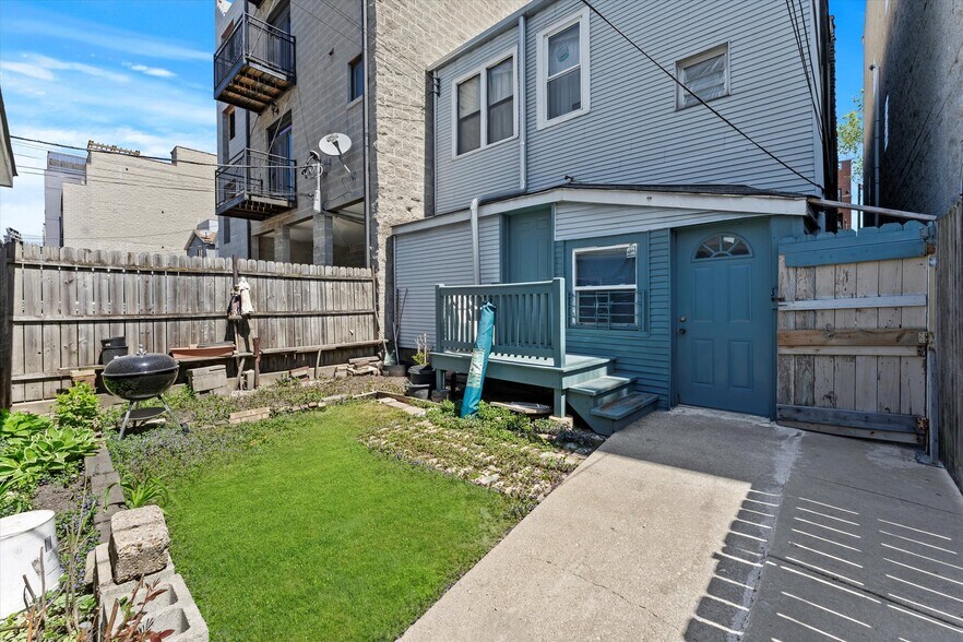 824 N California Ave, Chicago, IL à vendre - Photo de l’immeuble – Image 3 sur 22