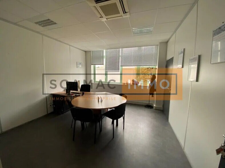Bureau dans Pantin à louer - Photo de l’immeuble – Image 3 sur 10