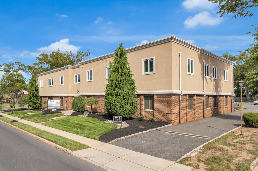 727 Raritan Rd, Clark, NJ à vendre - Photo de l’immeuble – Image 2 sur 21