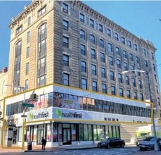 161-21 Jamaica Ave, Jamaica, NY à louer Photo de l’immeuble– Image 1 sur 2