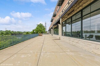 Plus de détails pour 160 S River St, Aurora, IL - Bureau/Local commercial, Local commercial à louer