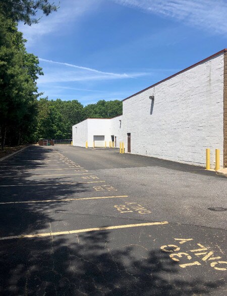 130 N Belle Mead Rd, East Setauket, NY à vendre - Photo de l’immeuble – Image 3 sur 4