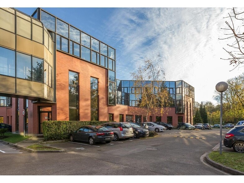 12 Rue Du Fort De Saint-Cyr, Montigny-le-Bretonneux à louer - Photo de l’immeuble – Image 3 sur 5