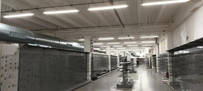 Plus de détails pour Local commercial à louer