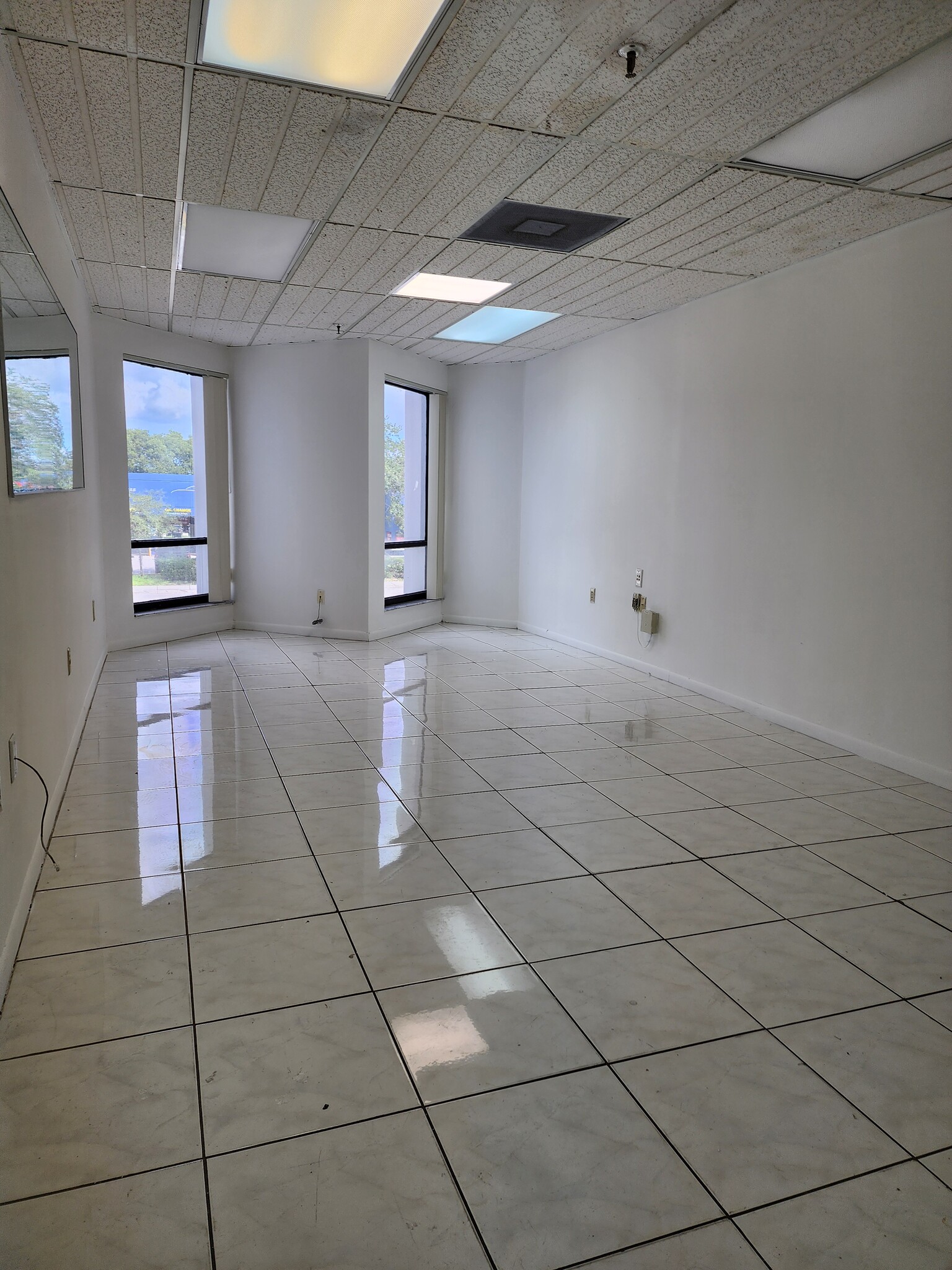 4160 W 16th Ave, Hialeah, FL à louer Photo intérieure– Image 1 sur 1