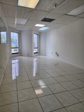 4160 W 16th Ave, Hialeah, FL à louer Photo intérieure– Image 1 sur 1