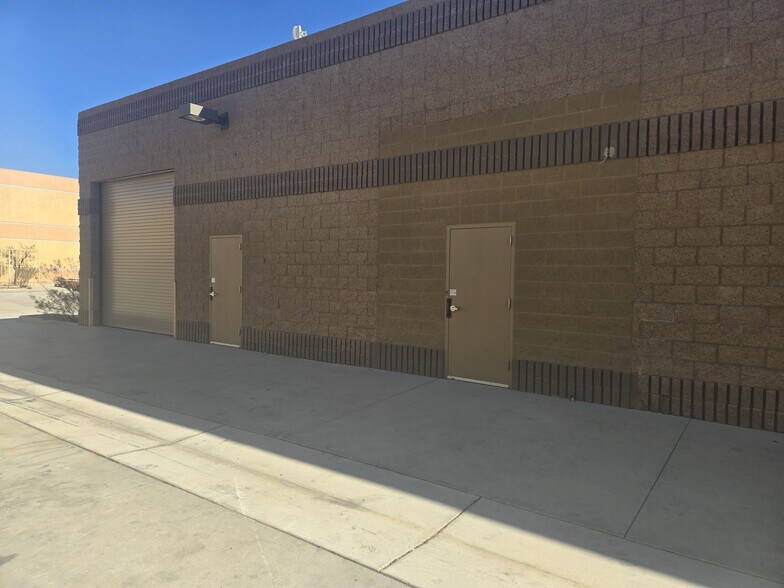 63758 Orr Way, North Palm Springs, CA à louer - Photo de l’immeuble – Image 3 sur 17