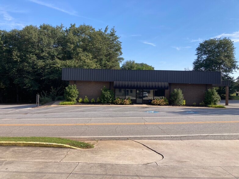 18 W Gibson St, Hartwell, GA à vendre - Photo de l’immeuble – Image 2 sur 20