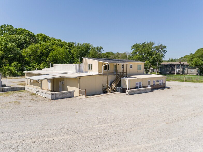 2341 S Woodland Ave, Independence, MO à vendre - Photo de l’immeuble – Image 2 sur 10