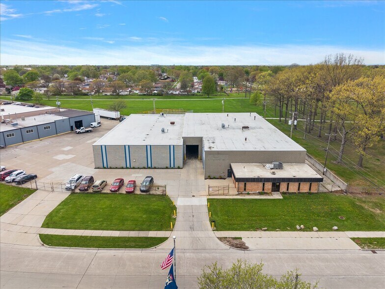 30759 Edison Dr, Roseville, MI à vendre - Photo de l’immeuble – Image 2 sur 14
