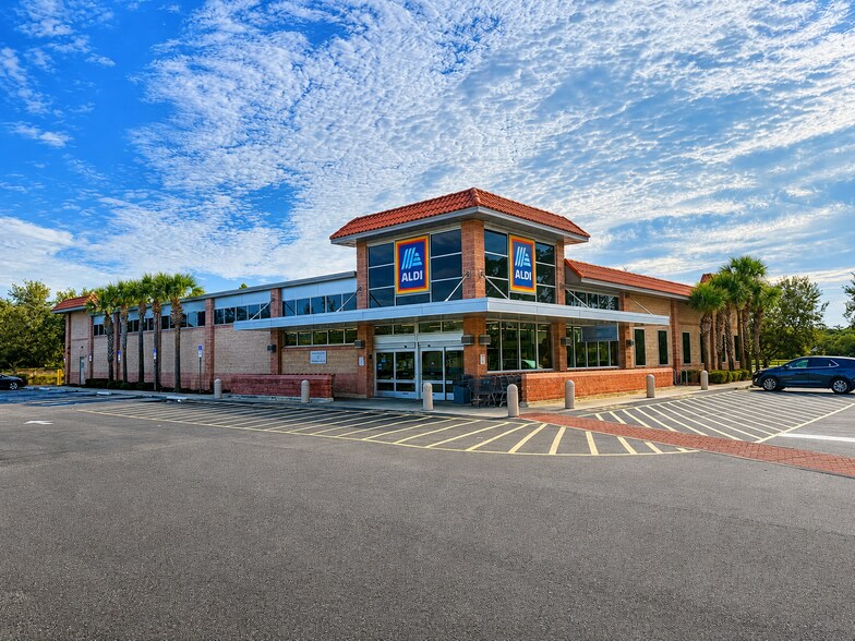 14807 E Colonial Dr, Orlando, FL à louer - Photo de l’immeuble – Image 3 sur 7