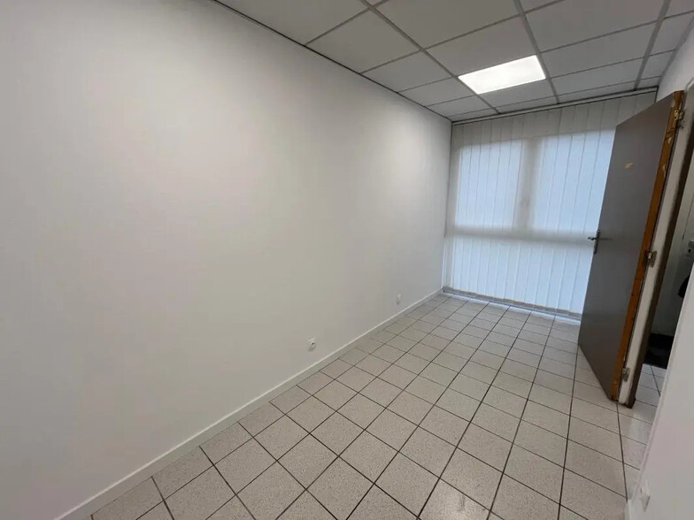 Bureau dans Amiens à louer - Photo de l’immeuble – Image 3 sur 7