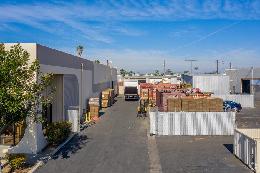 1170-1172 N Armando St, Anaheim, CA à louer - Photo de l’immeuble – Image 1 sur 25