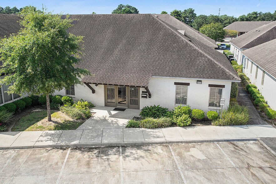 11408 N Lake Sherwood Ave, Baton Rouge, LA à louer - Photo de l’immeuble – Image 2 sur 16