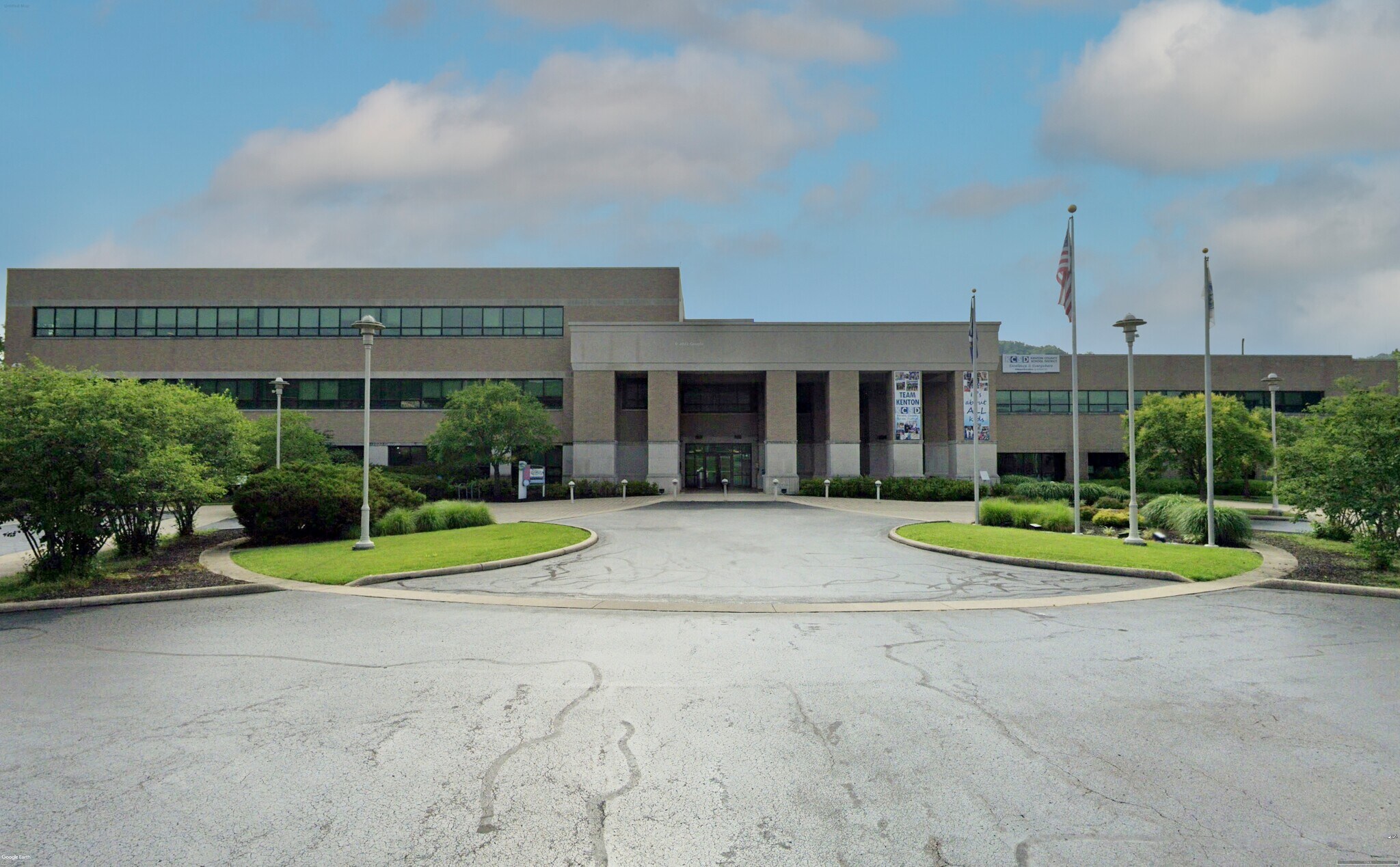 1045 Eaton Dr, Ft Wright, KY à louer Photo principale– Image 1 sur 4