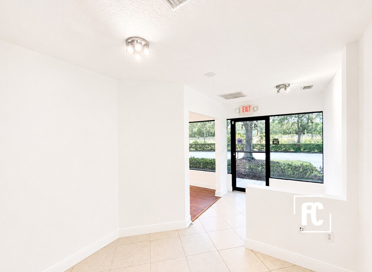 4287-4303 SW High Meadows Ave, Palm City, FL 34990 - Lot 4301 - - Photo intérieure - Image 1 of 15