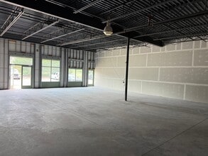 330 E Main St, Rockton, IL à louer Photo intérieure– Image 2 sur 2