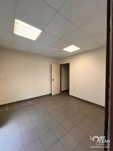 Local d’activités dans Bouaye à louer - Photo de l’immeuble – Image 2 sur 10