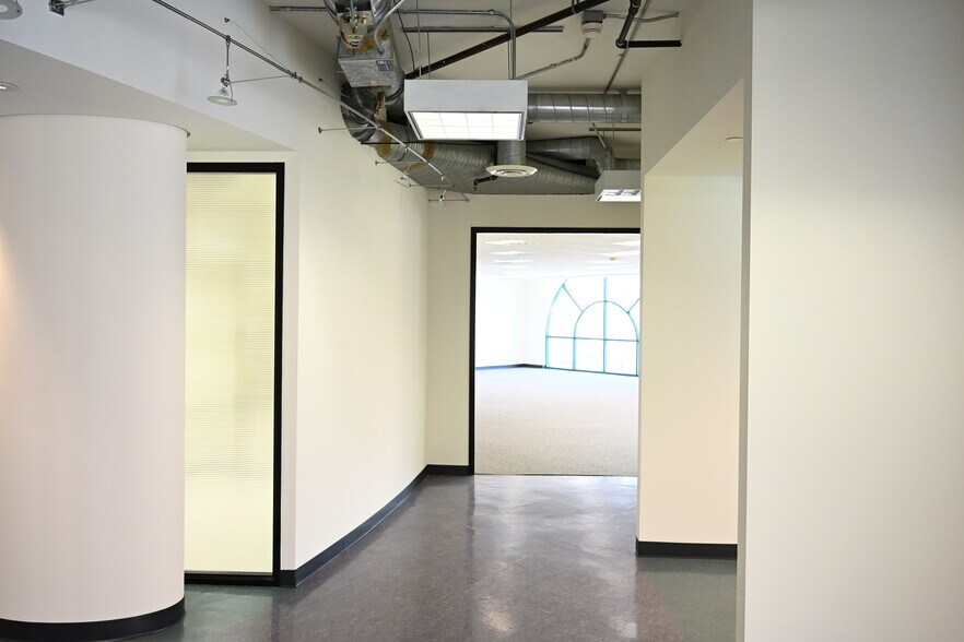 128-130 N Brand Blvd, Glendale, CA à louer - Photo de l’immeuble – Image 3 sur 8