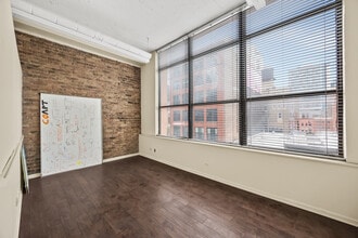 222 W Ontario St, Chicago, IL à louer Photo intérieure– Image 2 sur 6