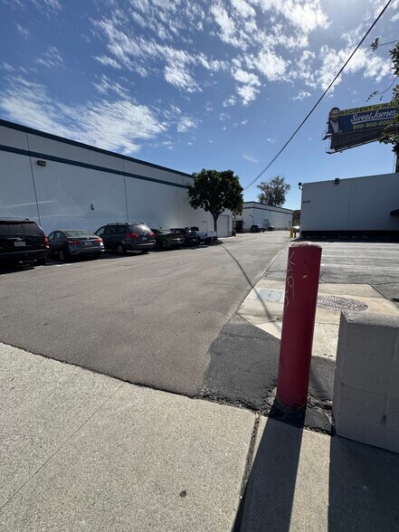 4720 E 26th St, Vernon, CA à louer - Photo de l’immeuble – Image 3 sur 10