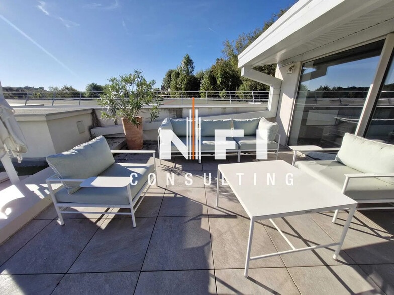 Bureau dans Cagnes-sur-Mer à louer - Photo de l’immeuble – Image 2 sur 20