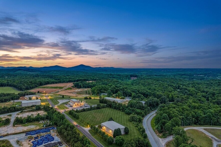 1972 Red Oak Flats Rd, Dahlonega, GA à vendre - Photo de l’immeuble – Image 3 sur 52