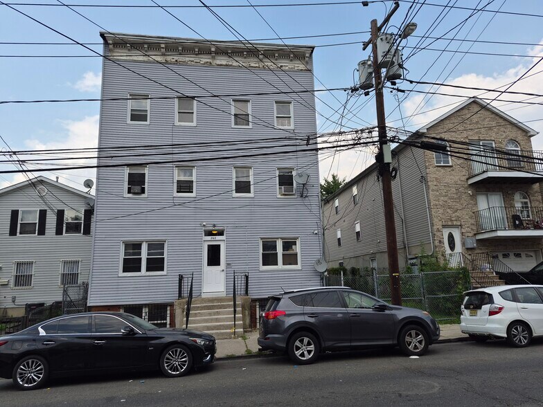268 Forrest St, Jersey City, NJ à vendre - Photo de l’immeuble – Image 1 sur 9