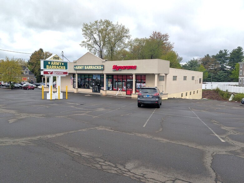 2585 Berlin Tpke, Newington, CT à louer - Photo de l’immeuble – Image 1 sur 1