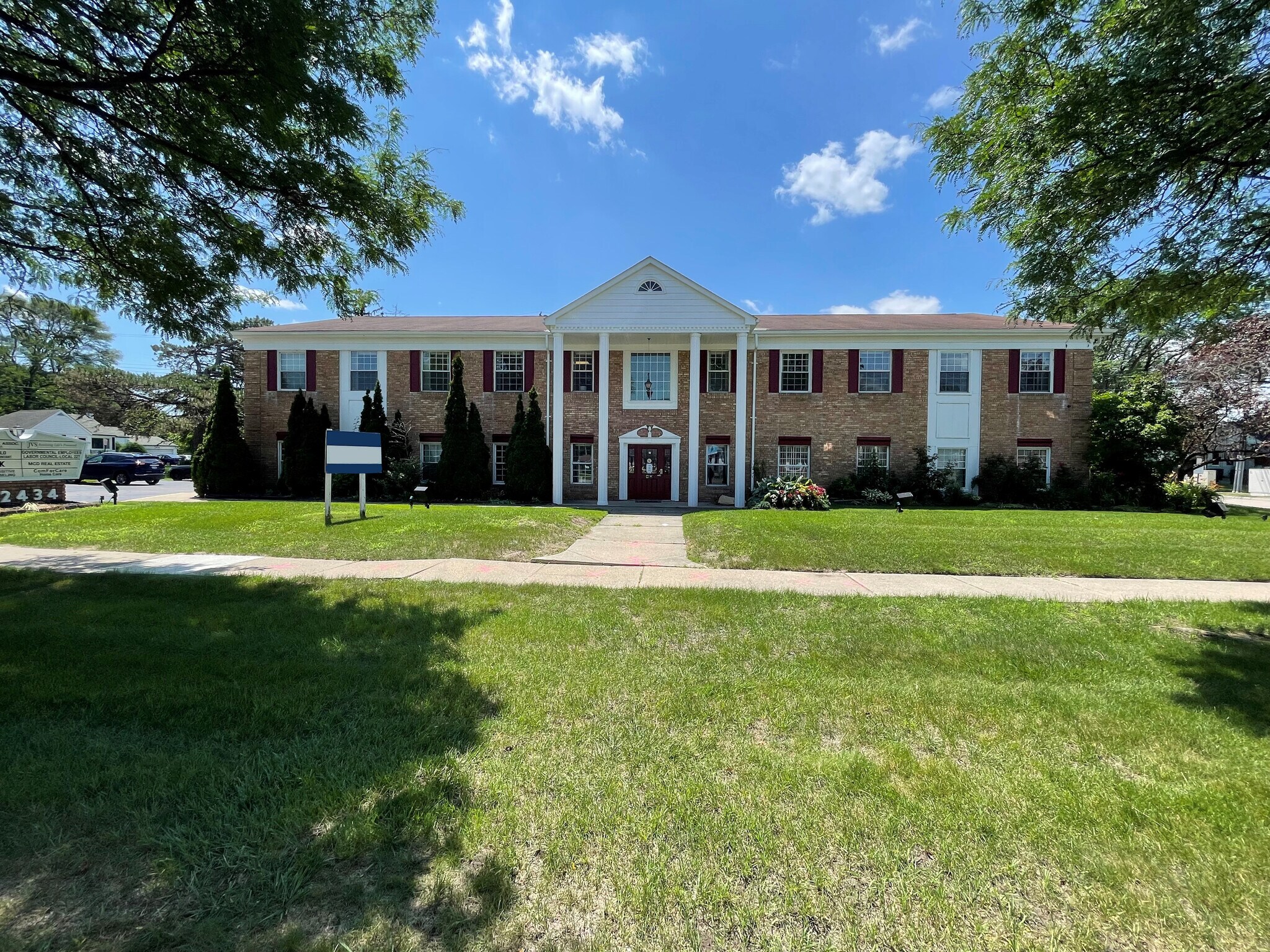 12434 E 12 Mile Rd, Warren, MI à louer Photo de l’immeuble– Image 1 sur 7