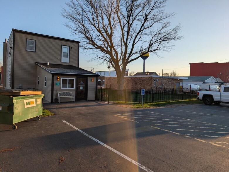518 W Main St, Kirkland, IL à vendre - Photo de l’immeuble – Image 3 sur 27