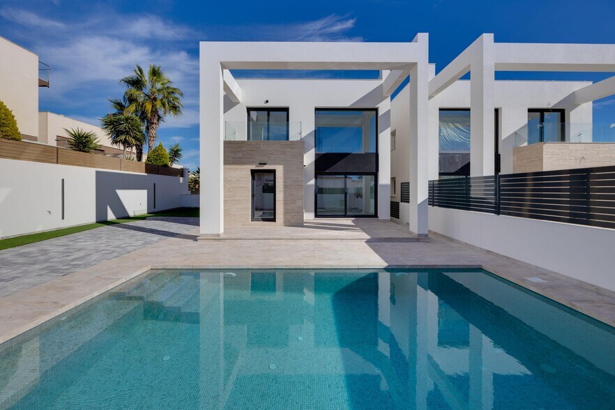 Terrain dans Torrevieja, Alicante à vendre - Photo de l’immeuble – Image 1 sur 25