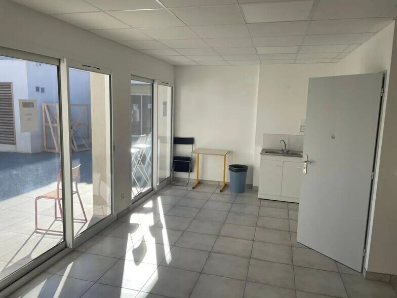 Bureau dans Solliès-Pont à louer - Photo intérieure – Image 3 sur 6