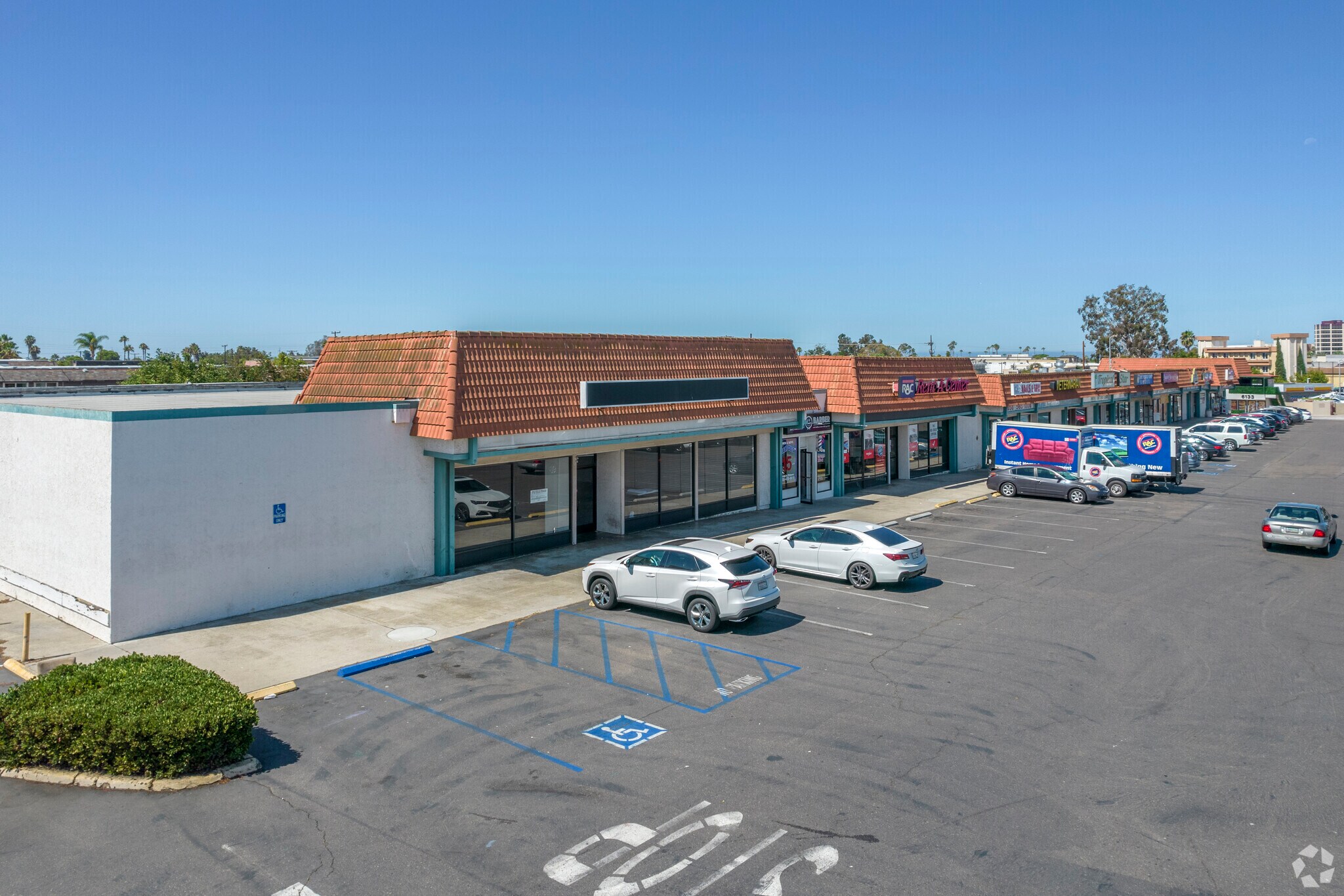 6133-6390 Balboa, San Diego, CA à louer Photo de l’immeuble– Image 1 sur 4