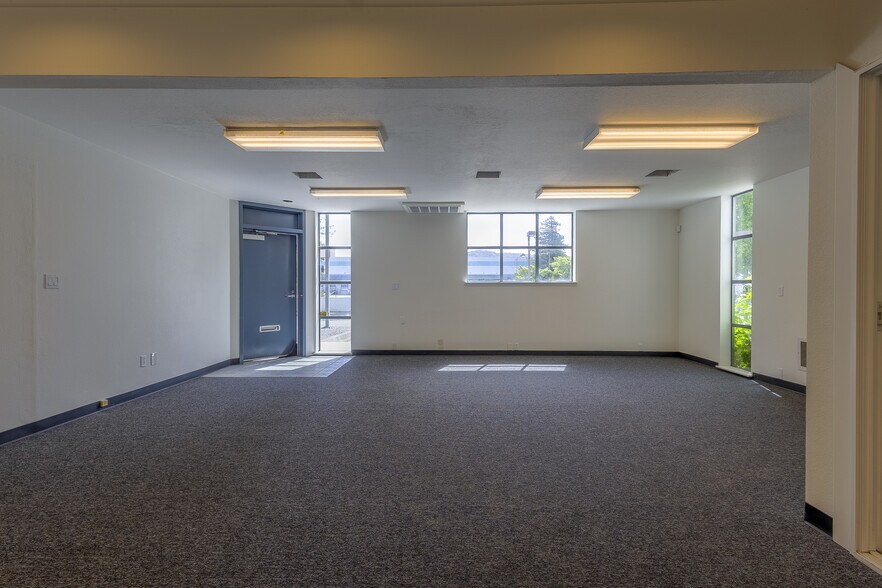 2995 Dutton Ave, Santa Rosa, CA à louer - Photo de l’immeuble – Image 1 sur 16