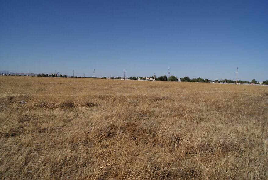AVE D4 VIC 90 ST. W St, Lancaster, CA à vendre - Photo de l’immeuble – Image 2 sur 4