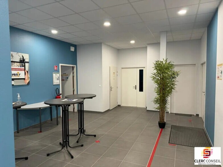 Bureau dans Mont-Saint-Aignan à louer - Photo de l’immeuble – Image 2 sur 24