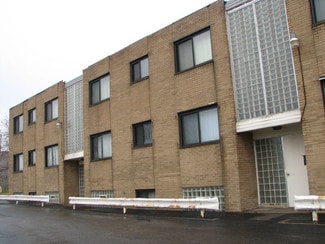 Plus de détails pour 4467 Lee Rd, Cleveland, OH - Logement à vendre