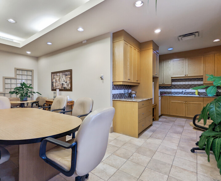 4603 Varsity Dr NW, Calgary, AB à vendre - Photo de l’immeuble – Image 2 sur 55