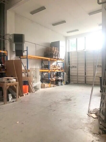 Local d'activités dans Montigny-le-Bretonneux à vendre - Photo intérieure – Image 3 sur 33